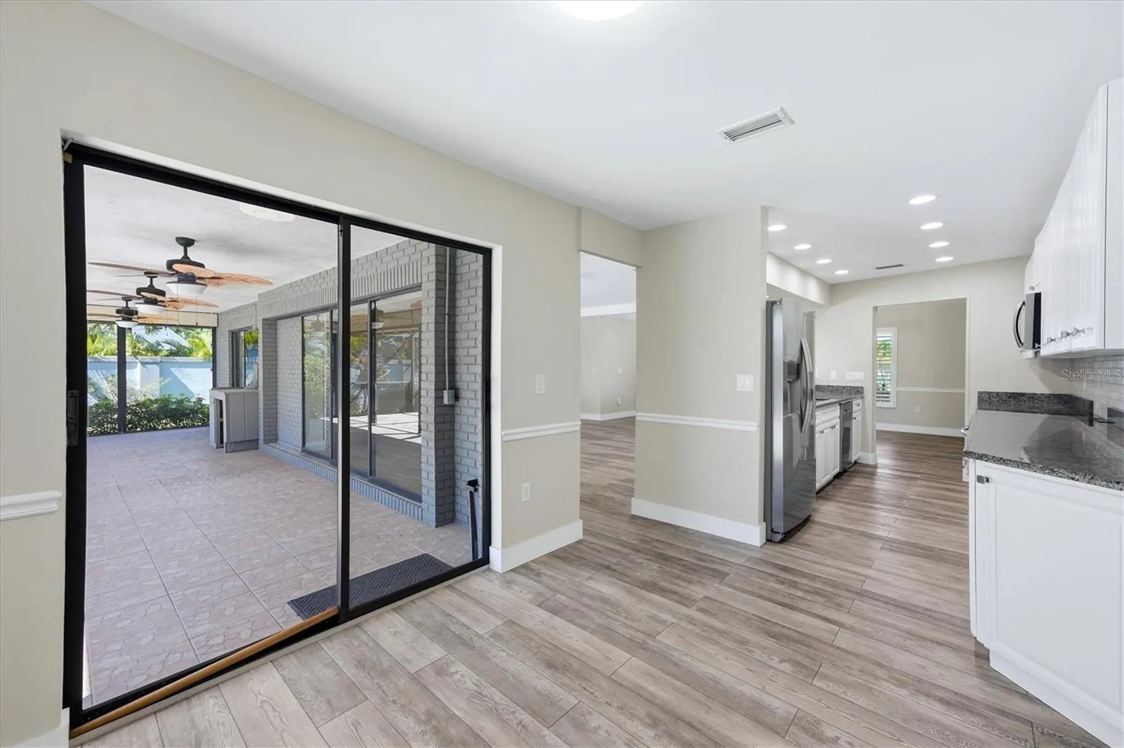 6993 COUNTRY LAKES CIR
