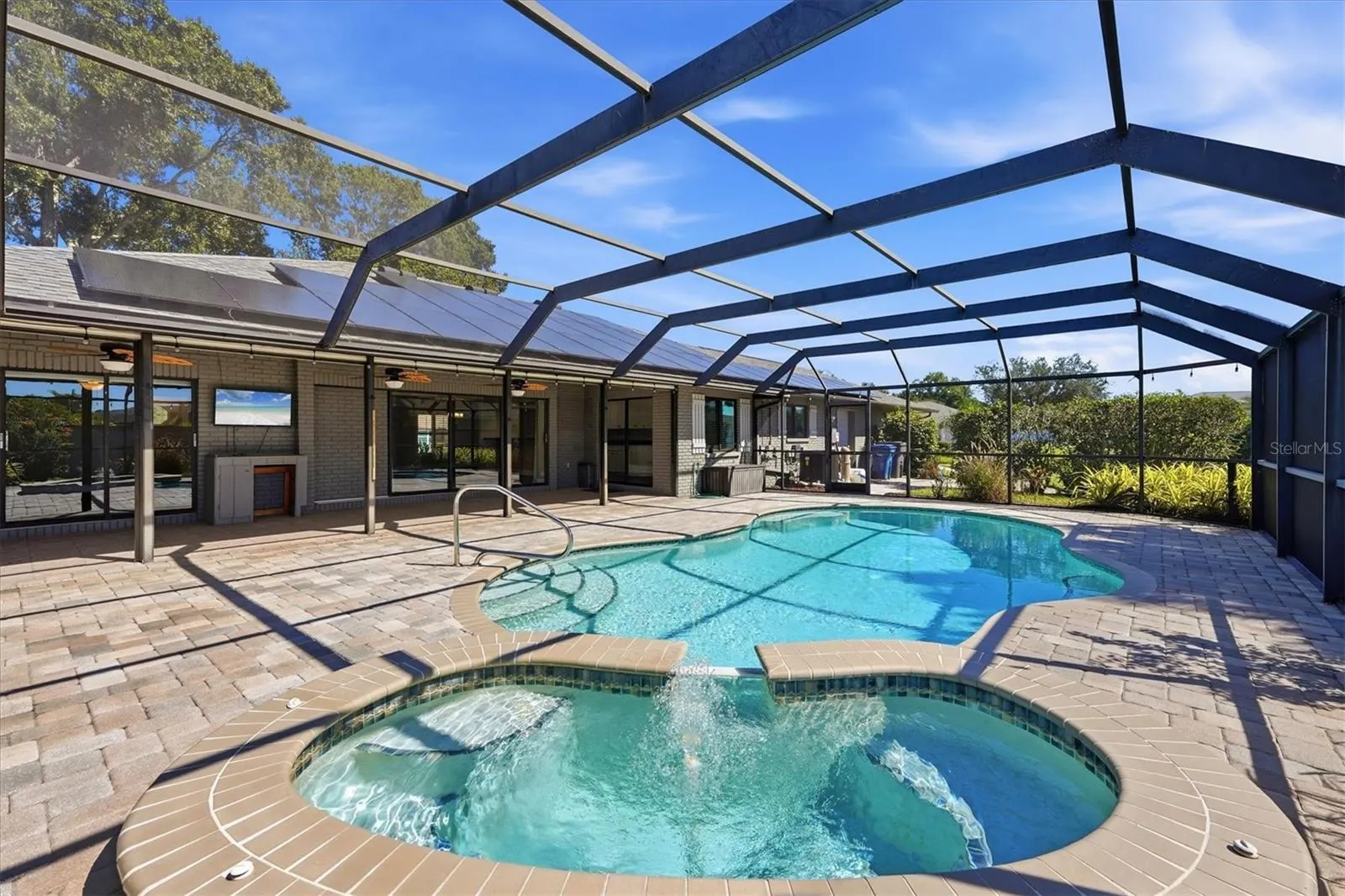 6993 COUNTRY LAKES CIR