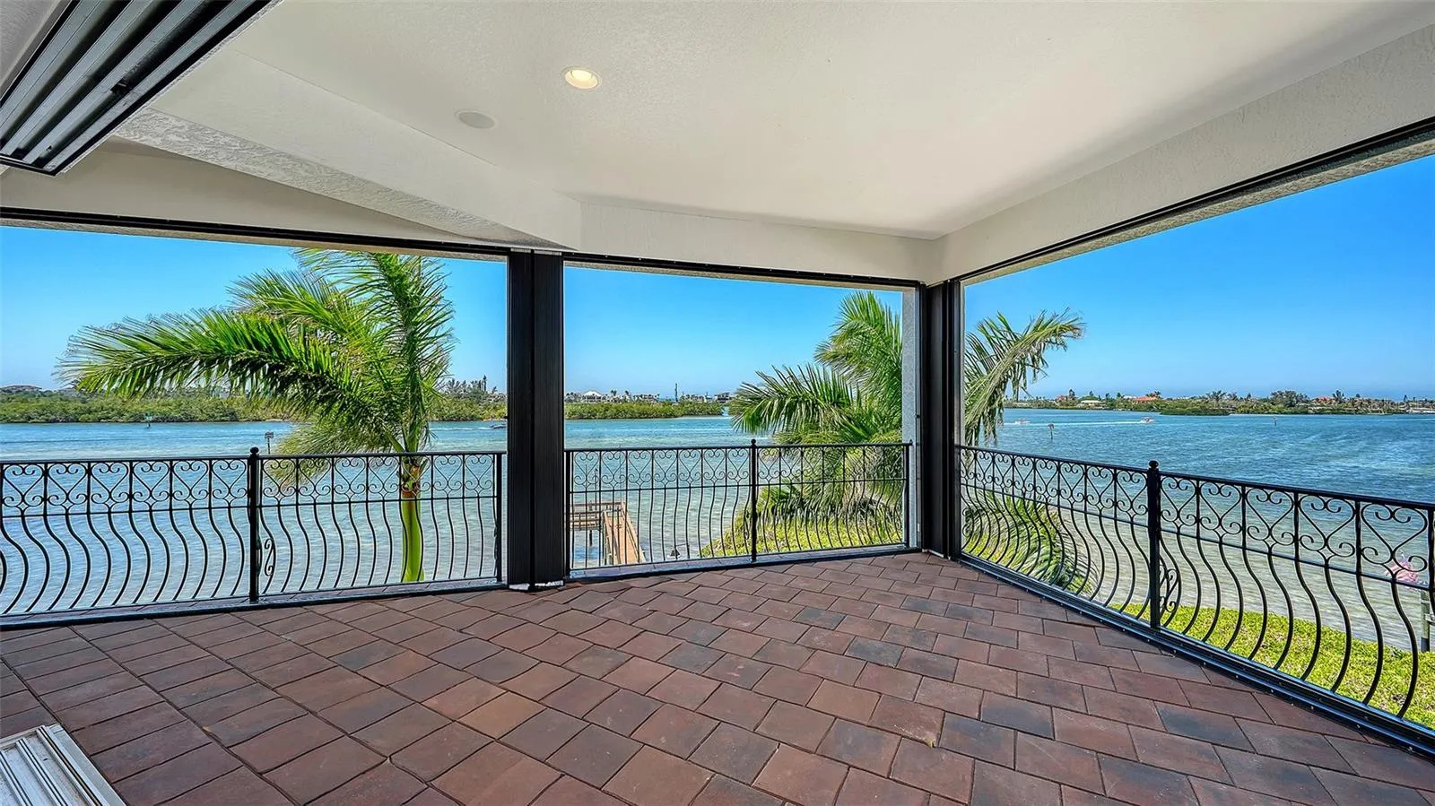 275 LOOKOUT POINT DR