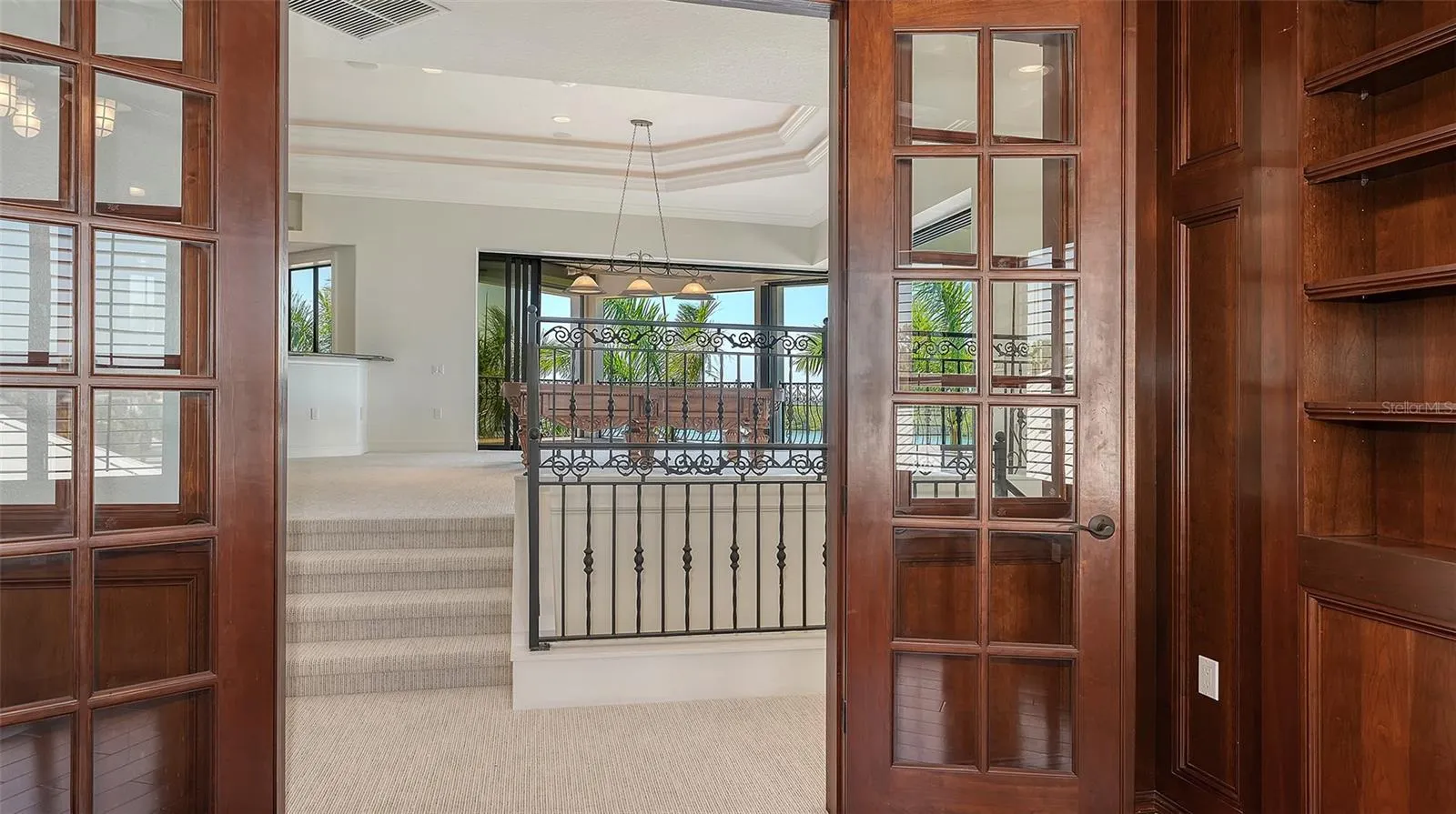275 LOOKOUT POINT DR