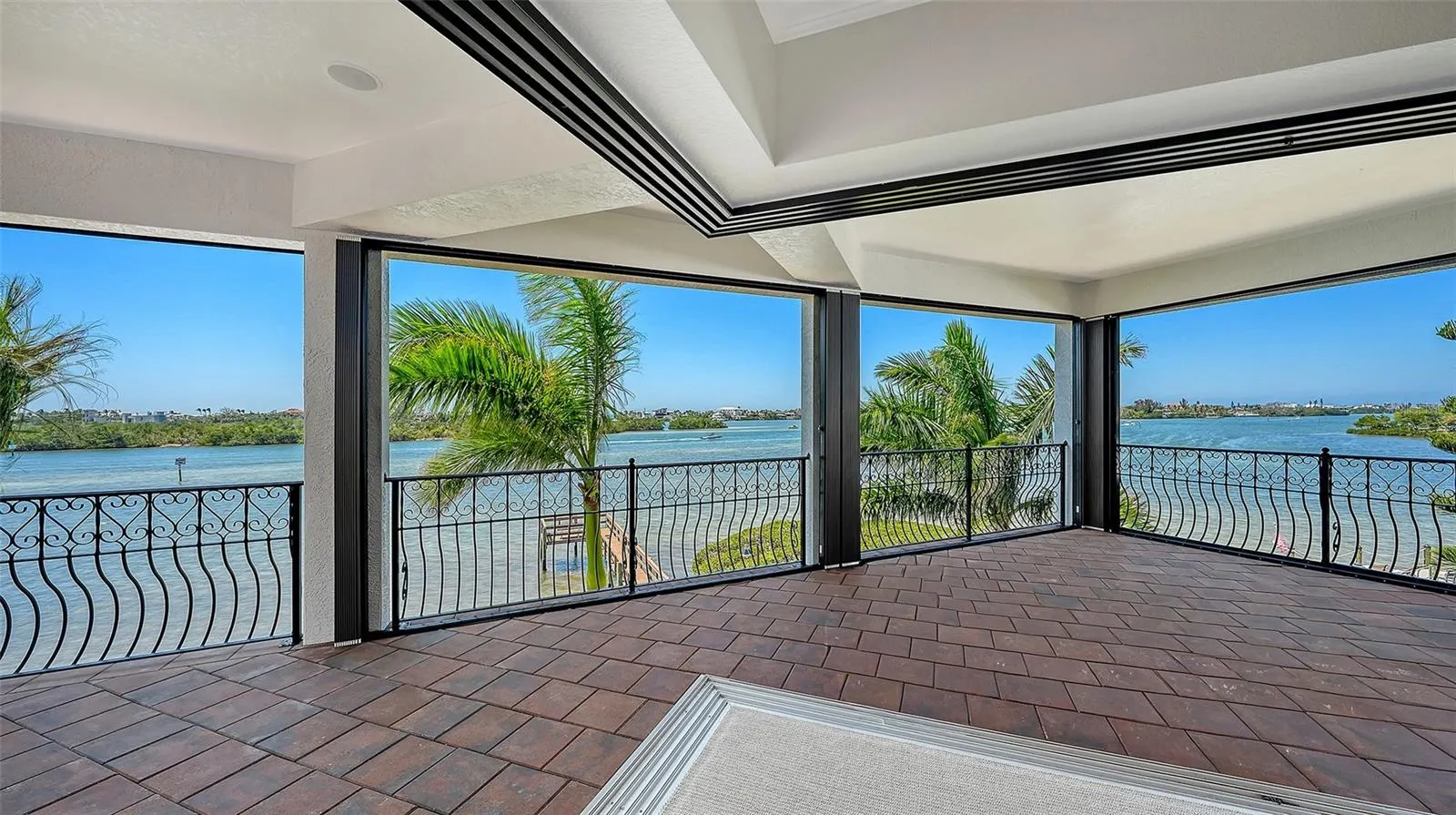 275 LOOKOUT POINT DR