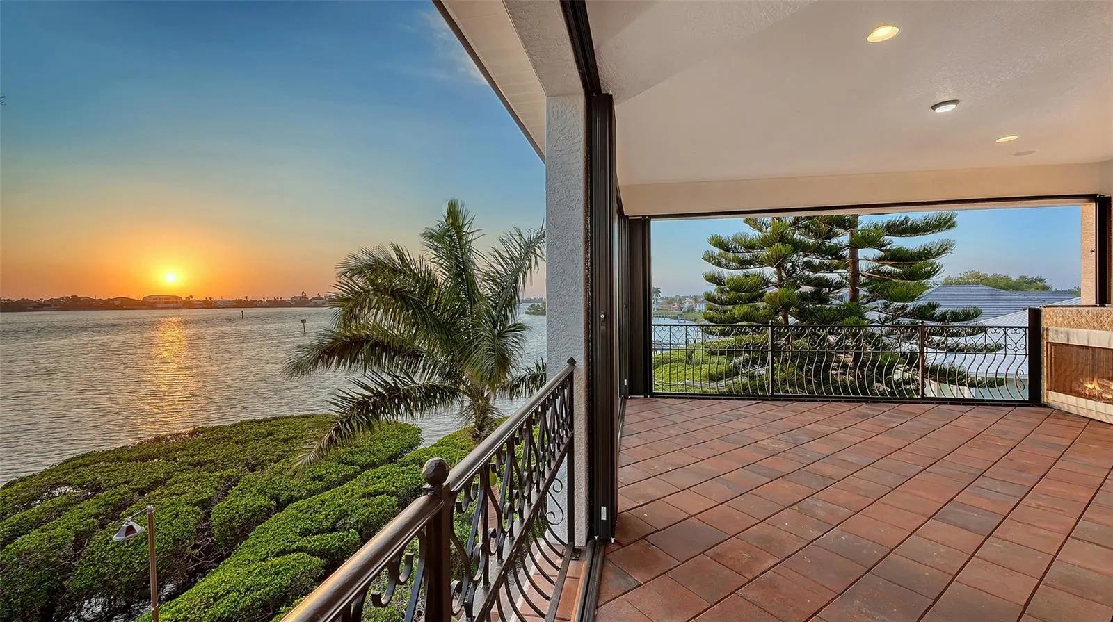 275 LOOKOUT POINT DR