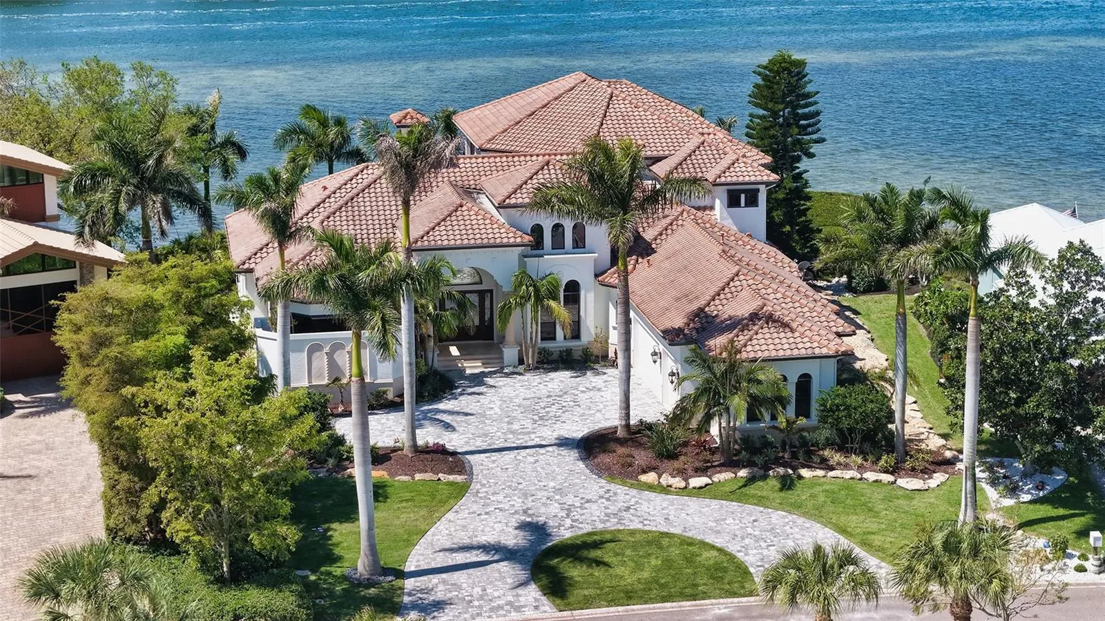 275 LOOKOUT POINT DR