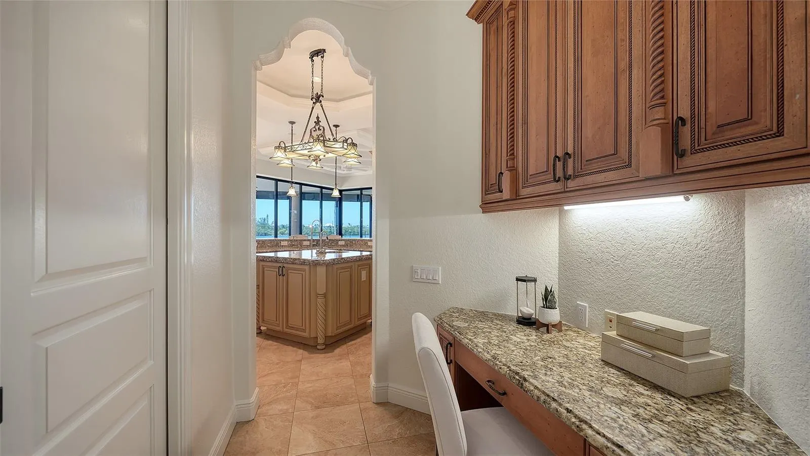 275 LOOKOUT POINT DR