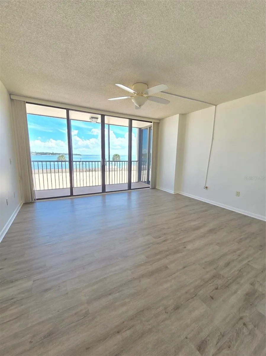 7100 SUNSHINE SKYWAY LN S #301 #301
