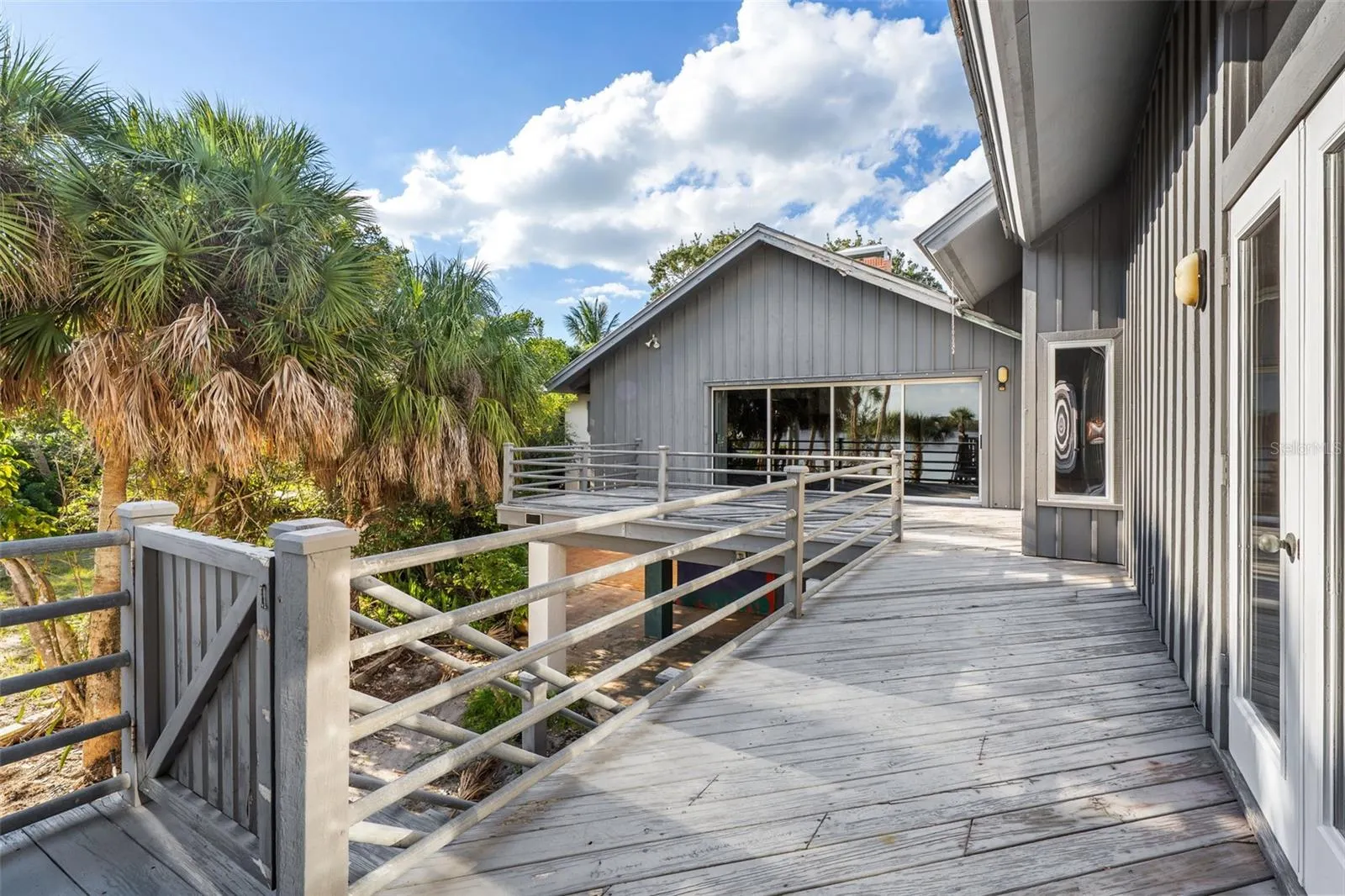 4196 ROBERTS POINT CIR