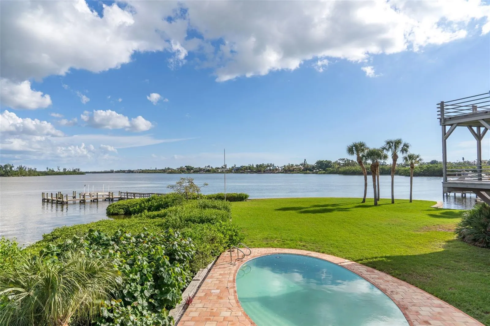 4196 ROBERTS POINT CIR