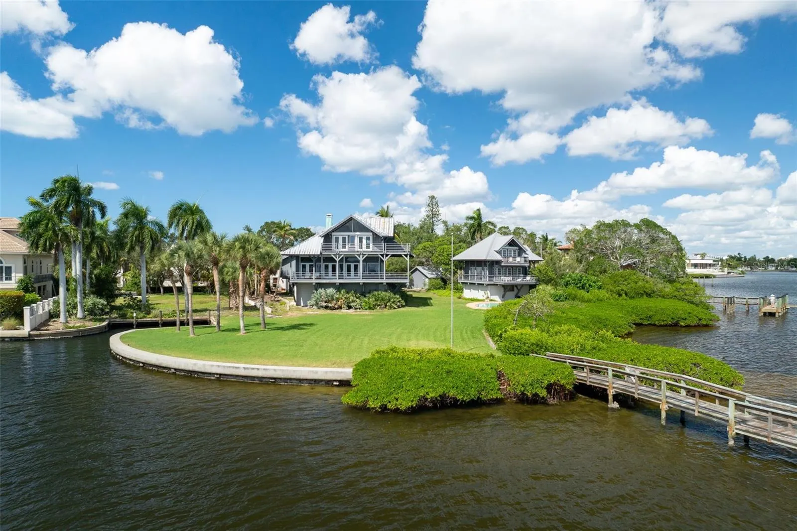 4196 ROBERTS POINT CIR