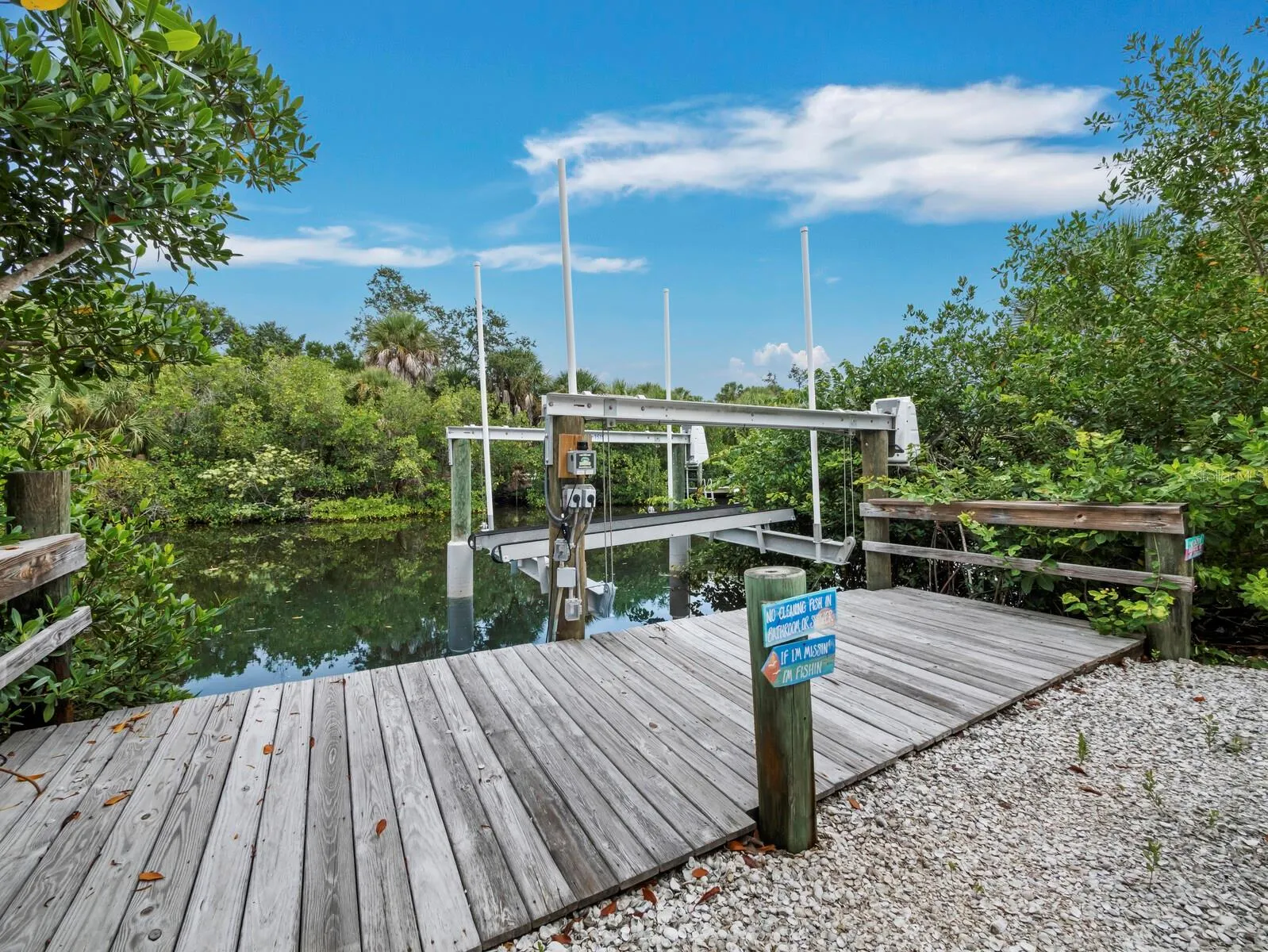 182 ISLAND CIR