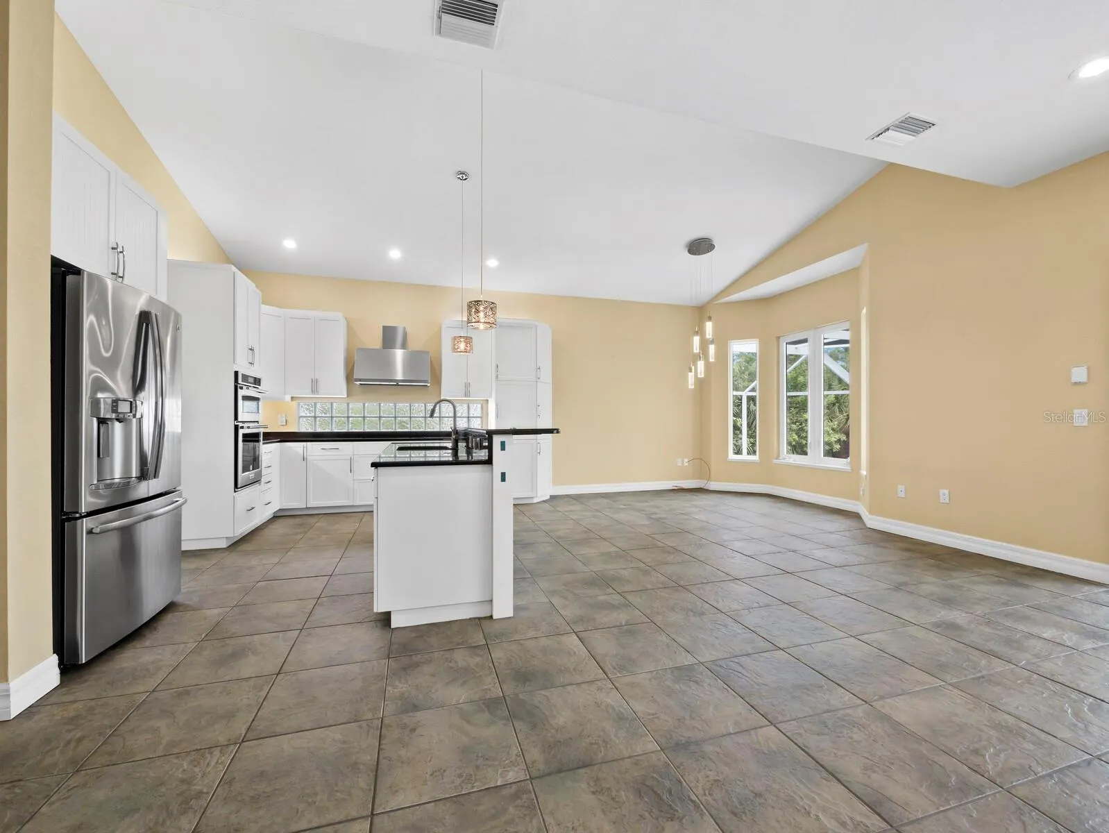 182 ISLAND CIR