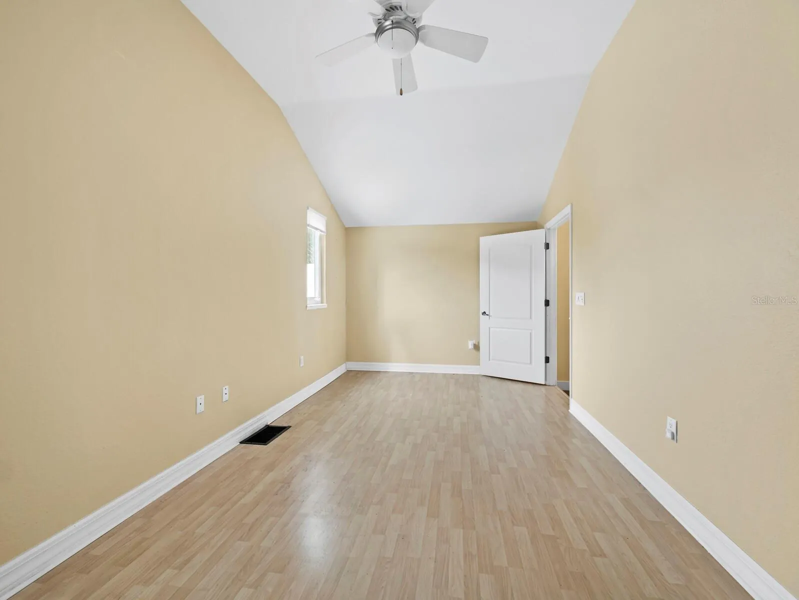 182 ISLAND CIR