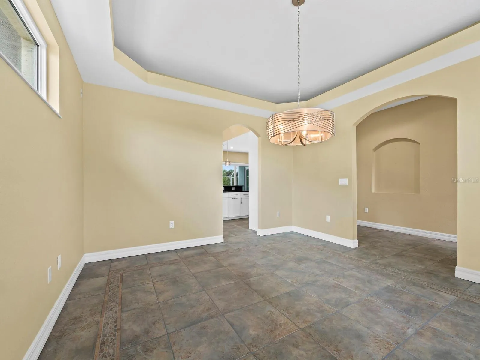 182 ISLAND CIR