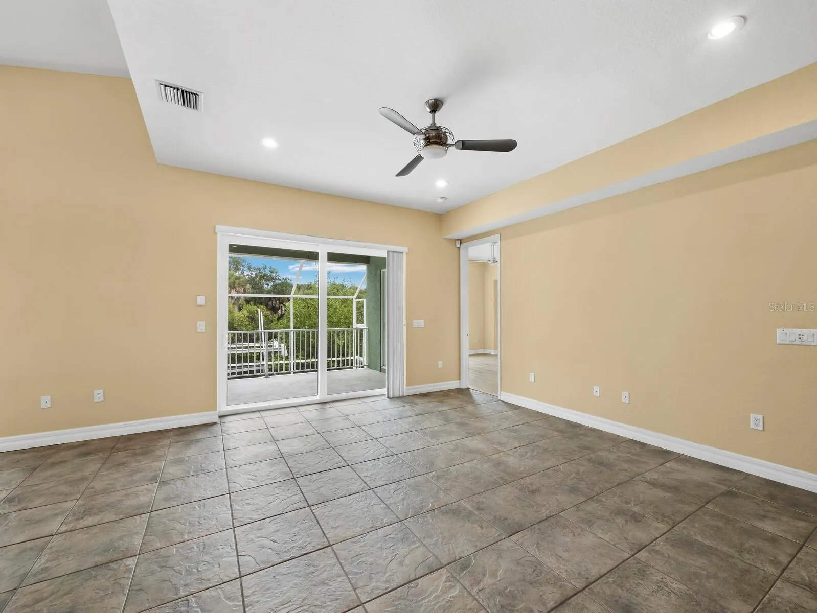 182 ISLAND CIR