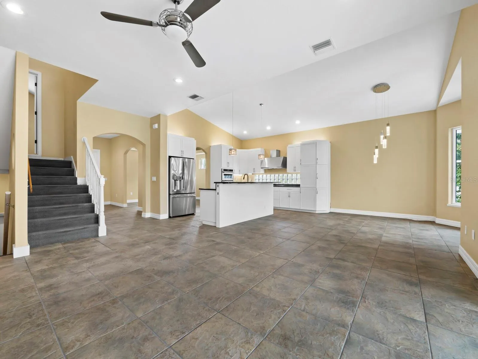 182 ISLAND CIR