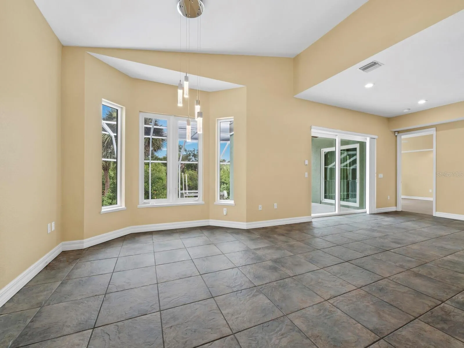 182 ISLAND CIR