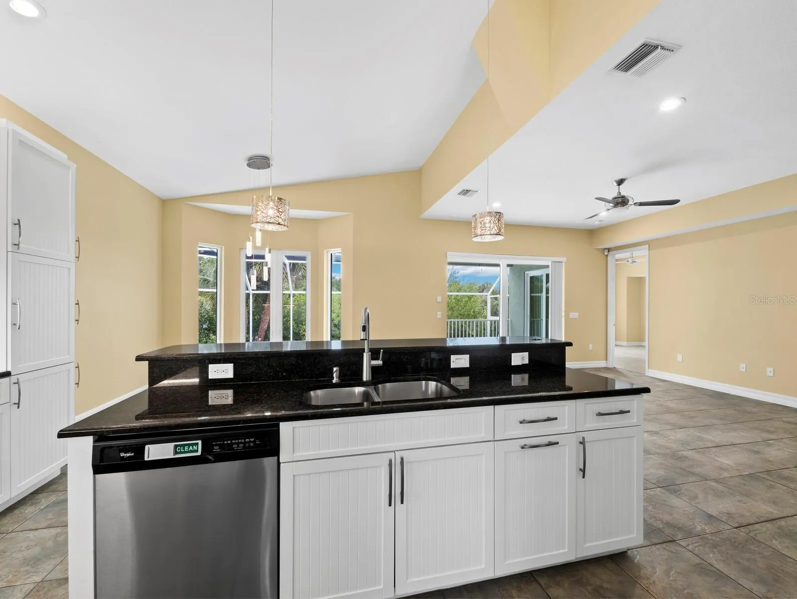 182 ISLAND CIR