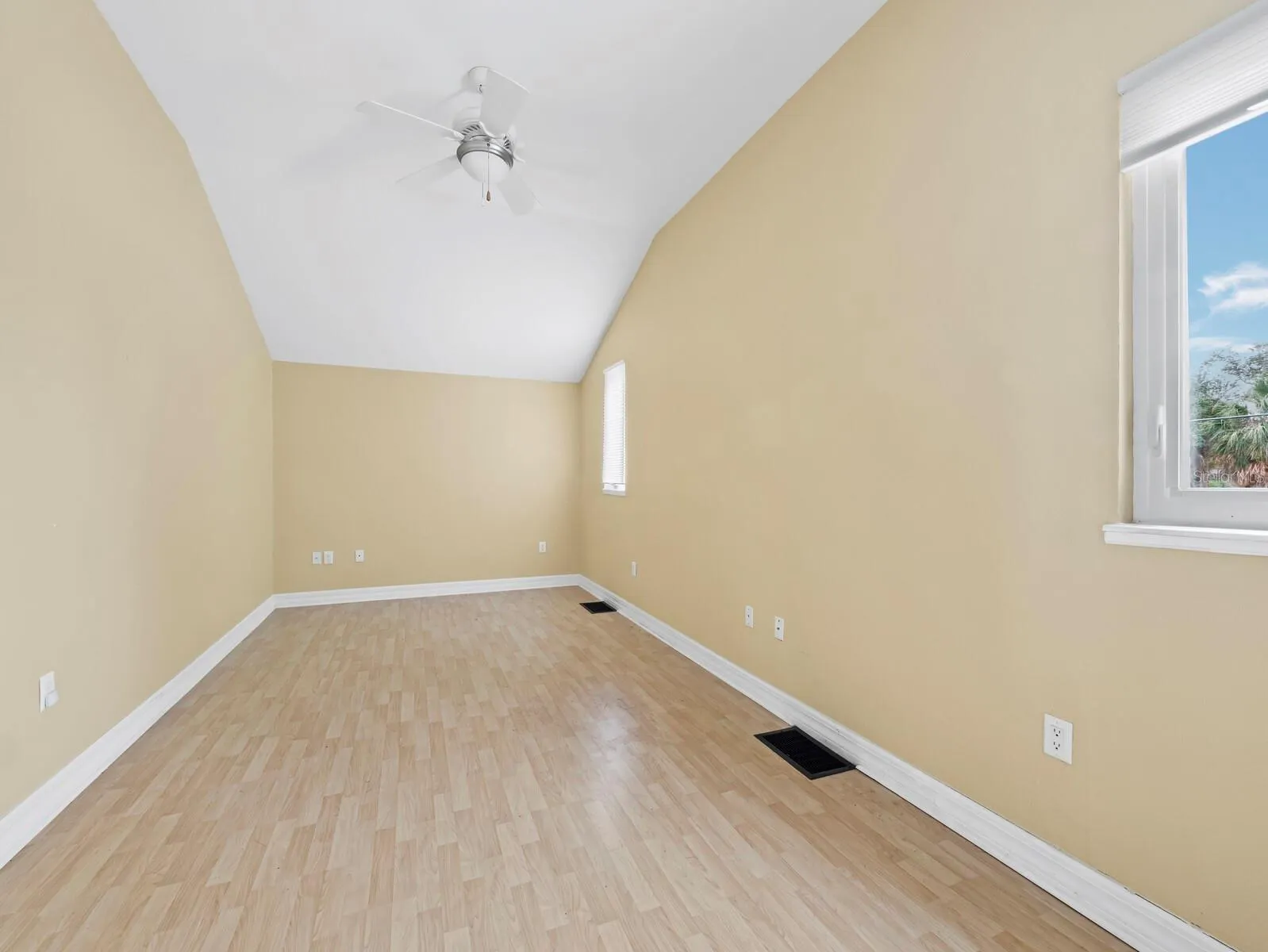 182 ISLAND CIR