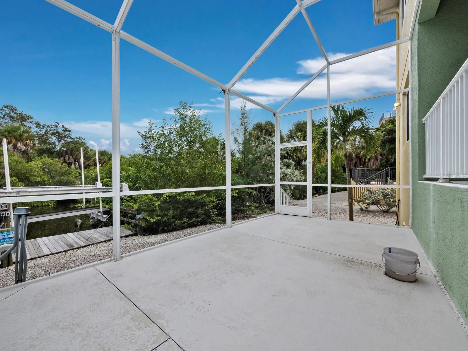 182 ISLAND CIR