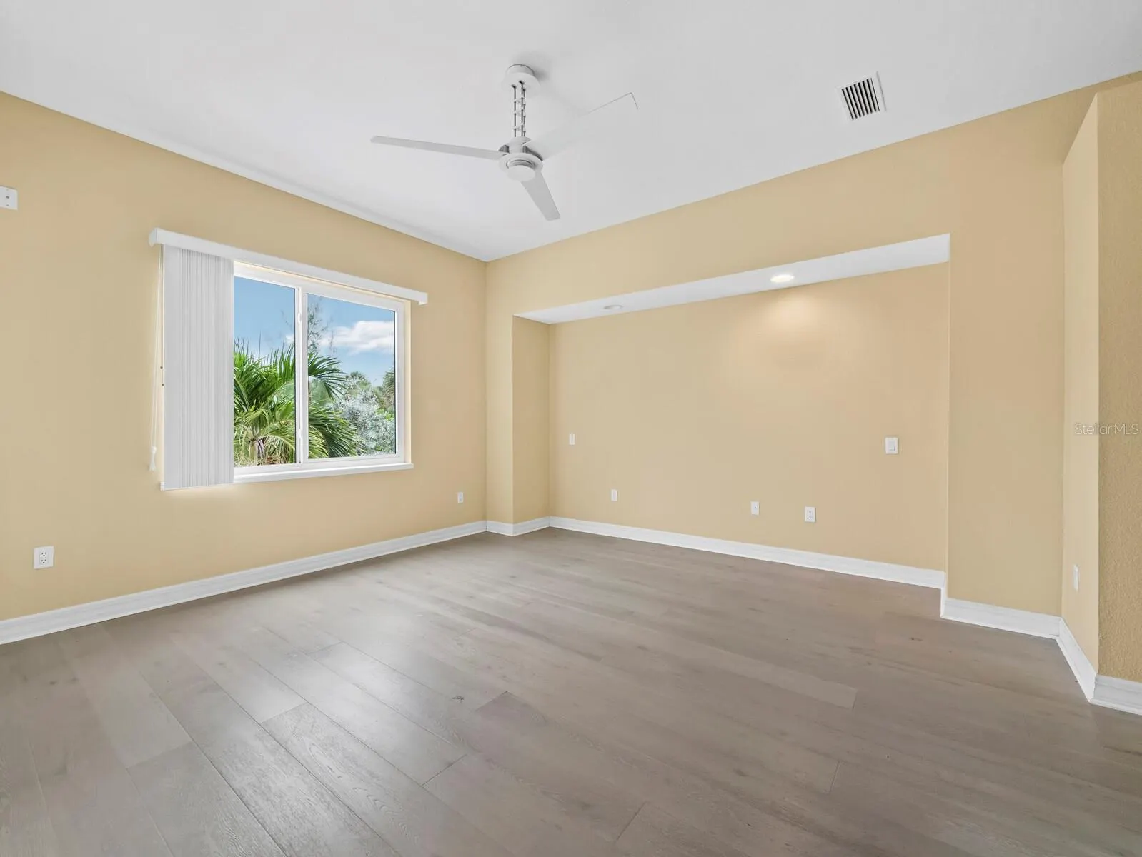 182 ISLAND CIR