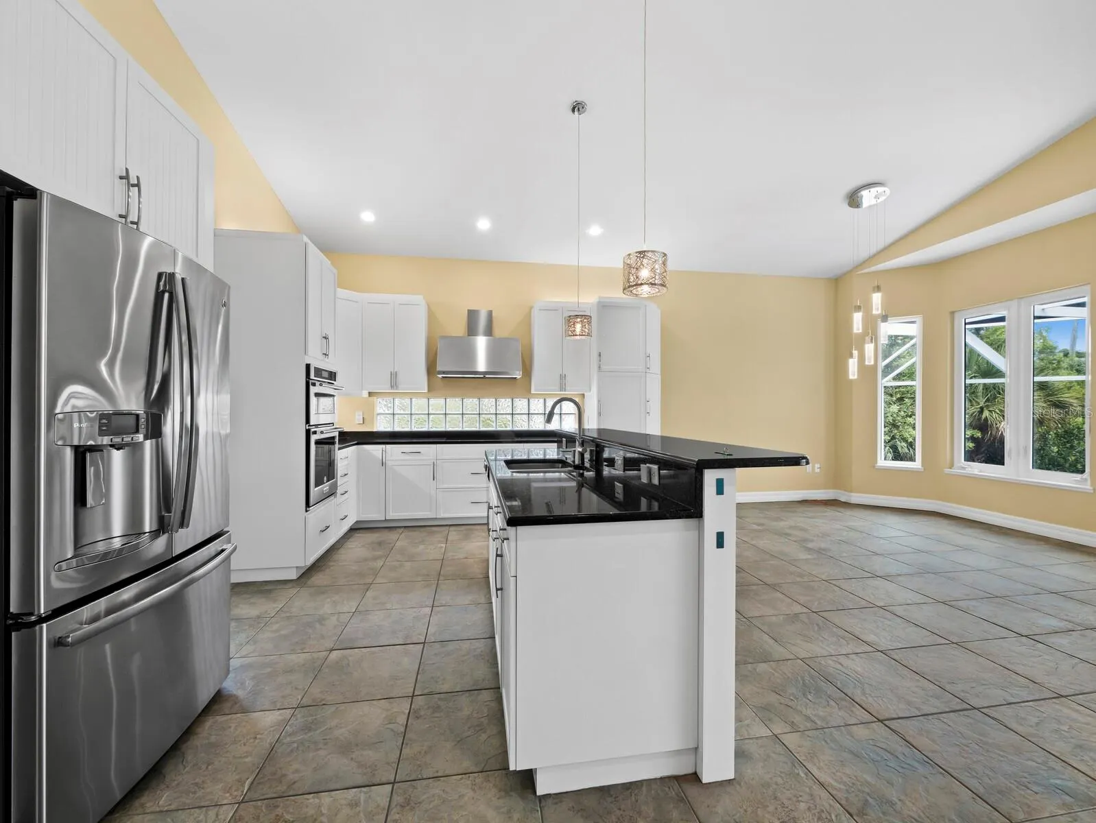 182 ISLAND CIR