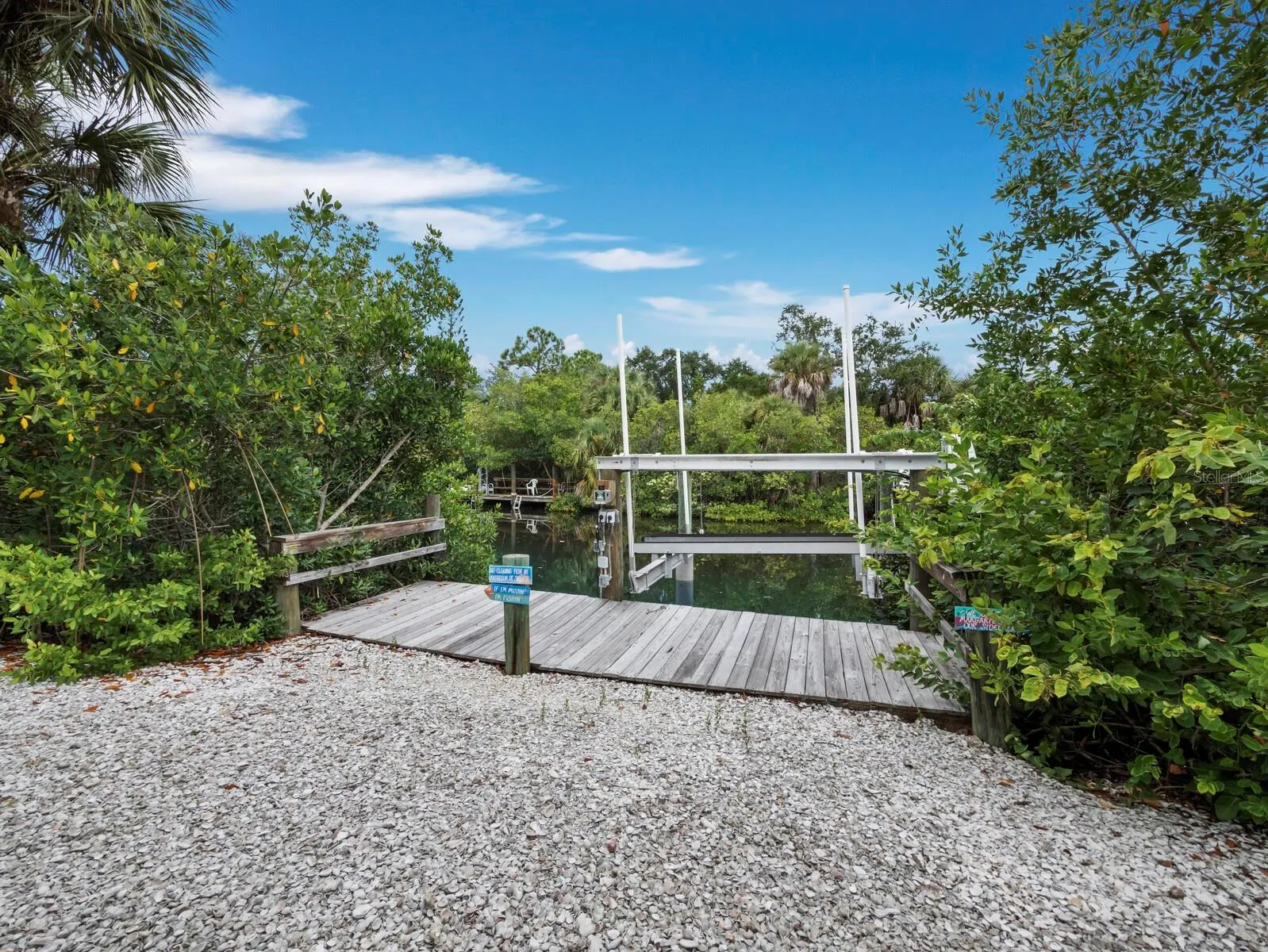 182 ISLAND CIR