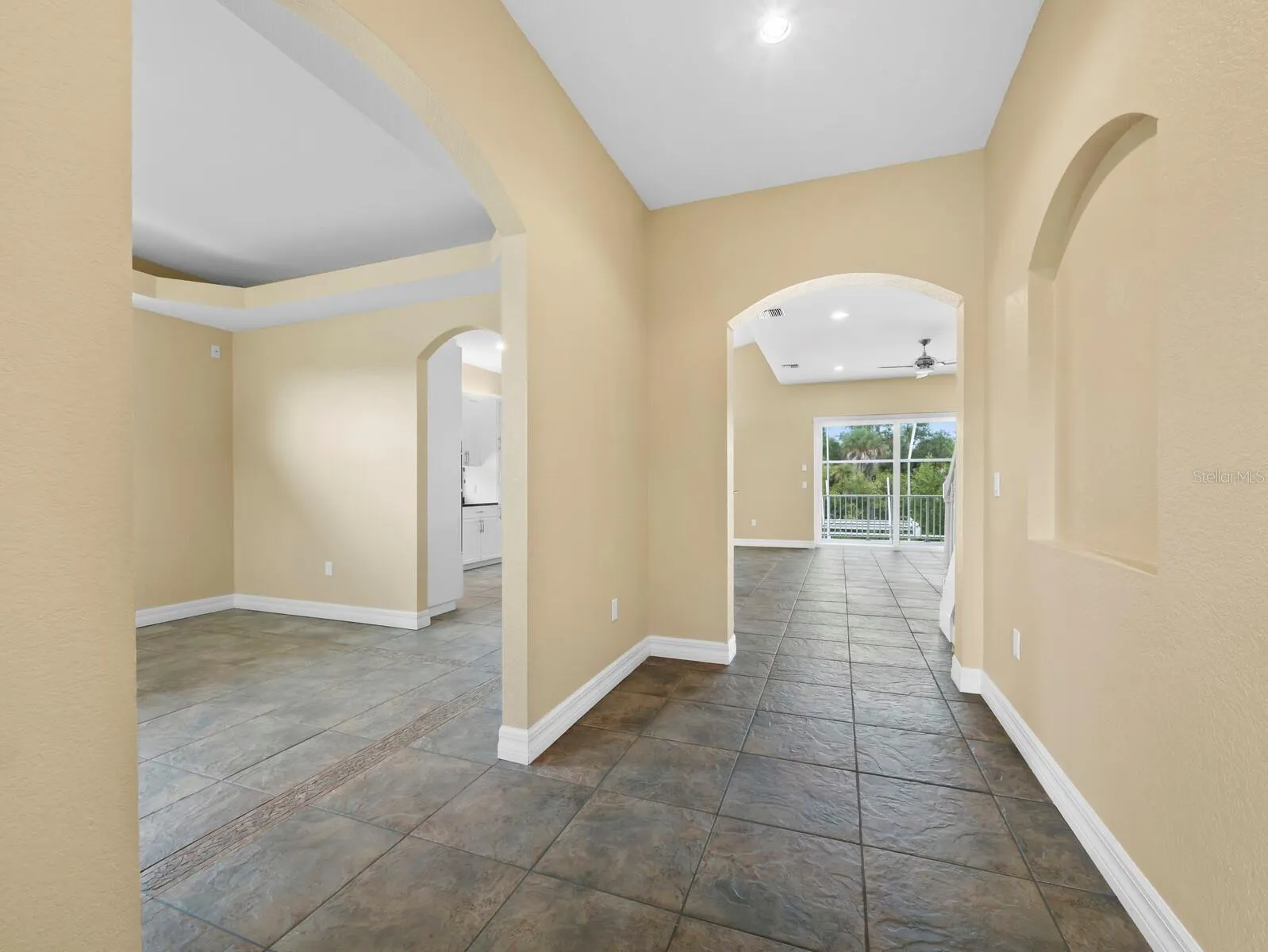 182 ISLAND CIR