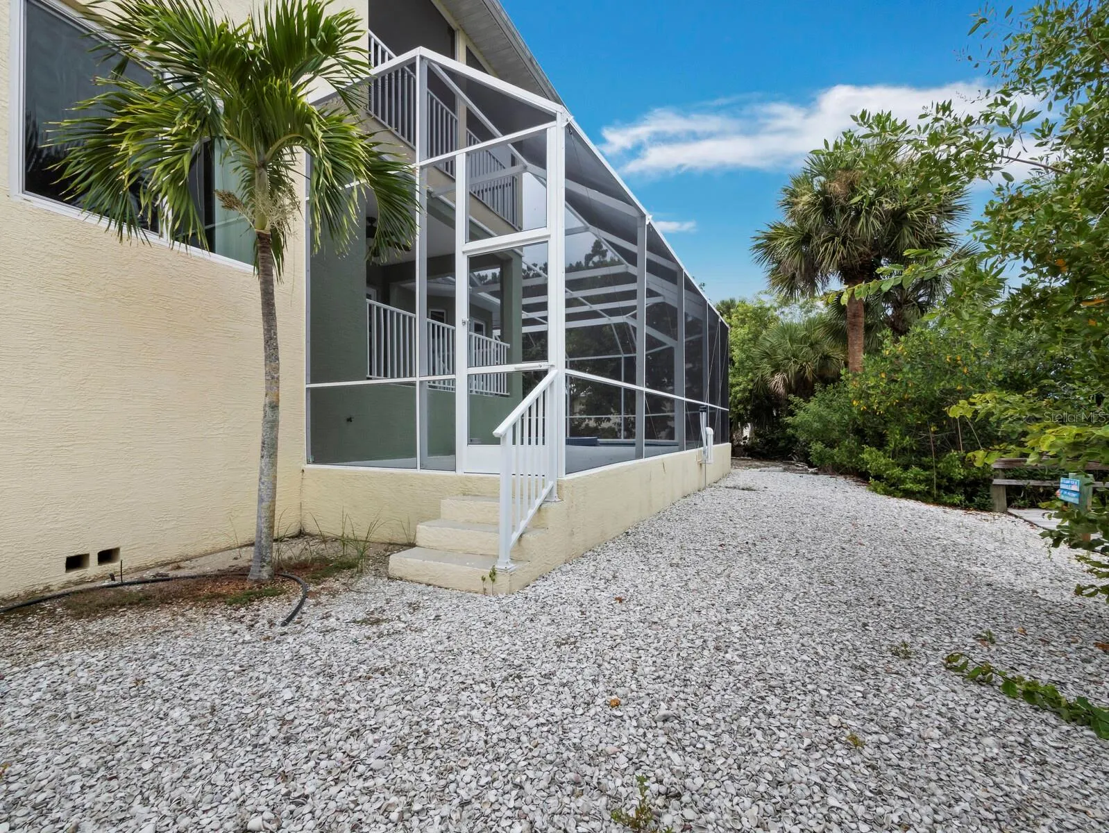 182 ISLAND CIR