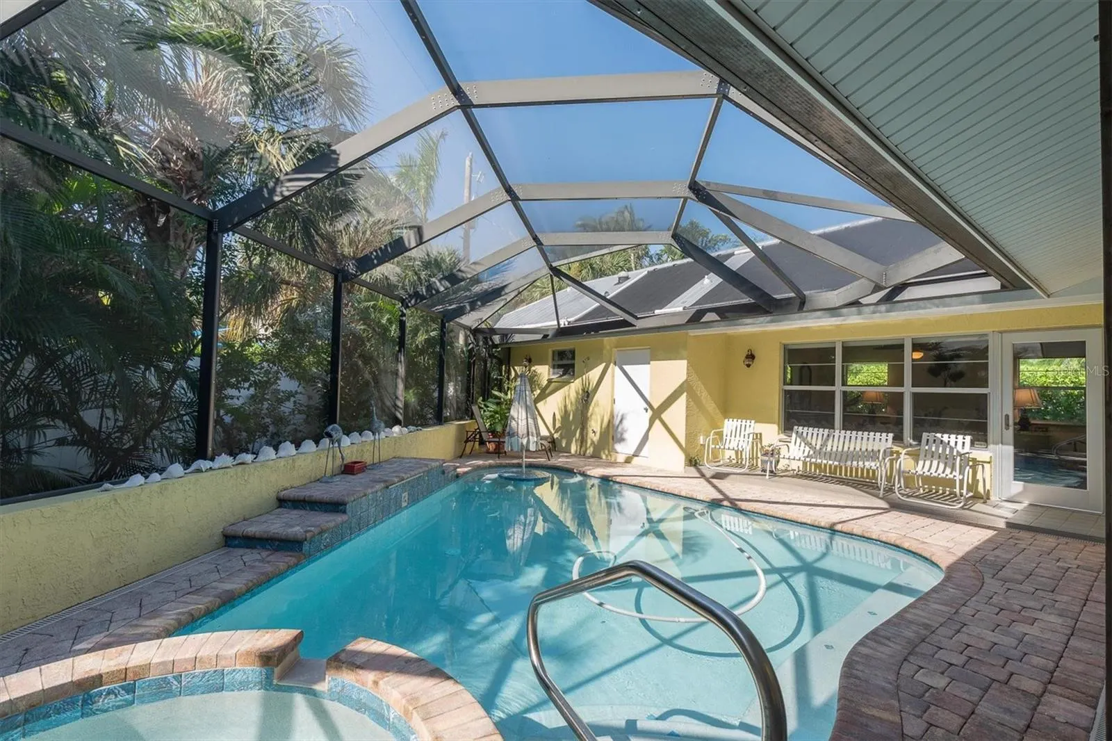 7106 PALM DR