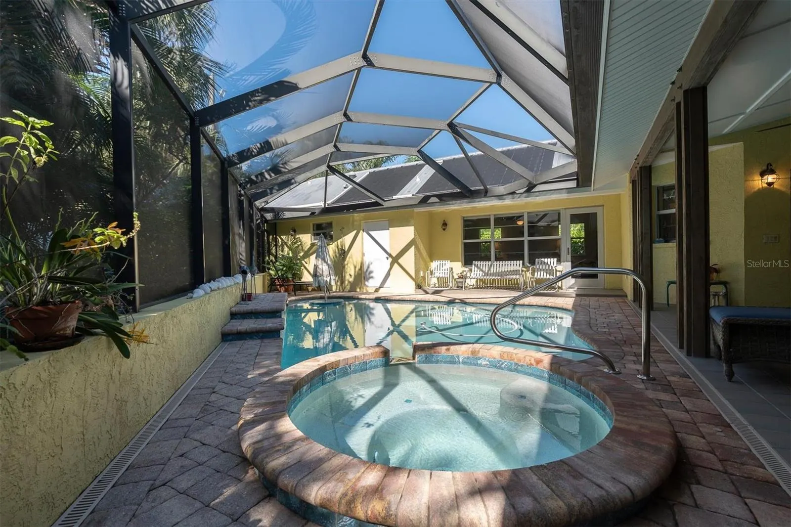 7106 PALM DR