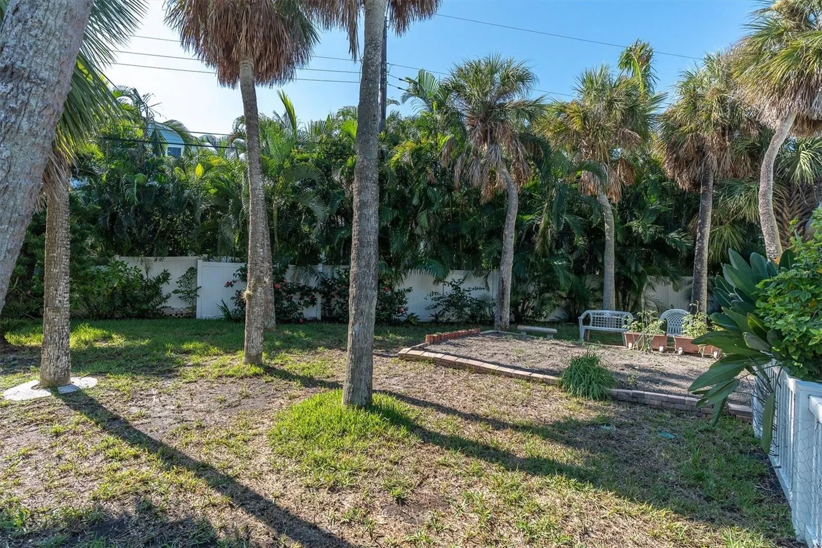 7106 PALM DR