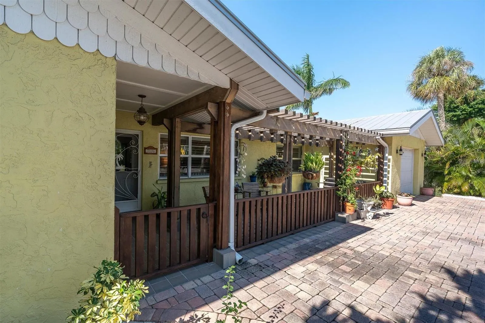 7106 PALM DR