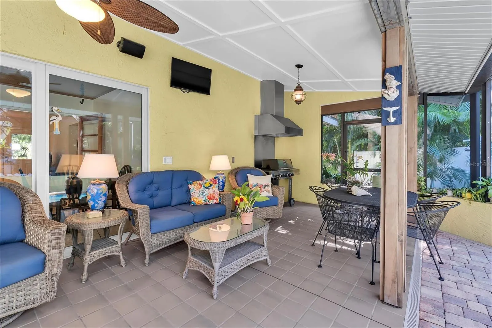 7106 PALM DR