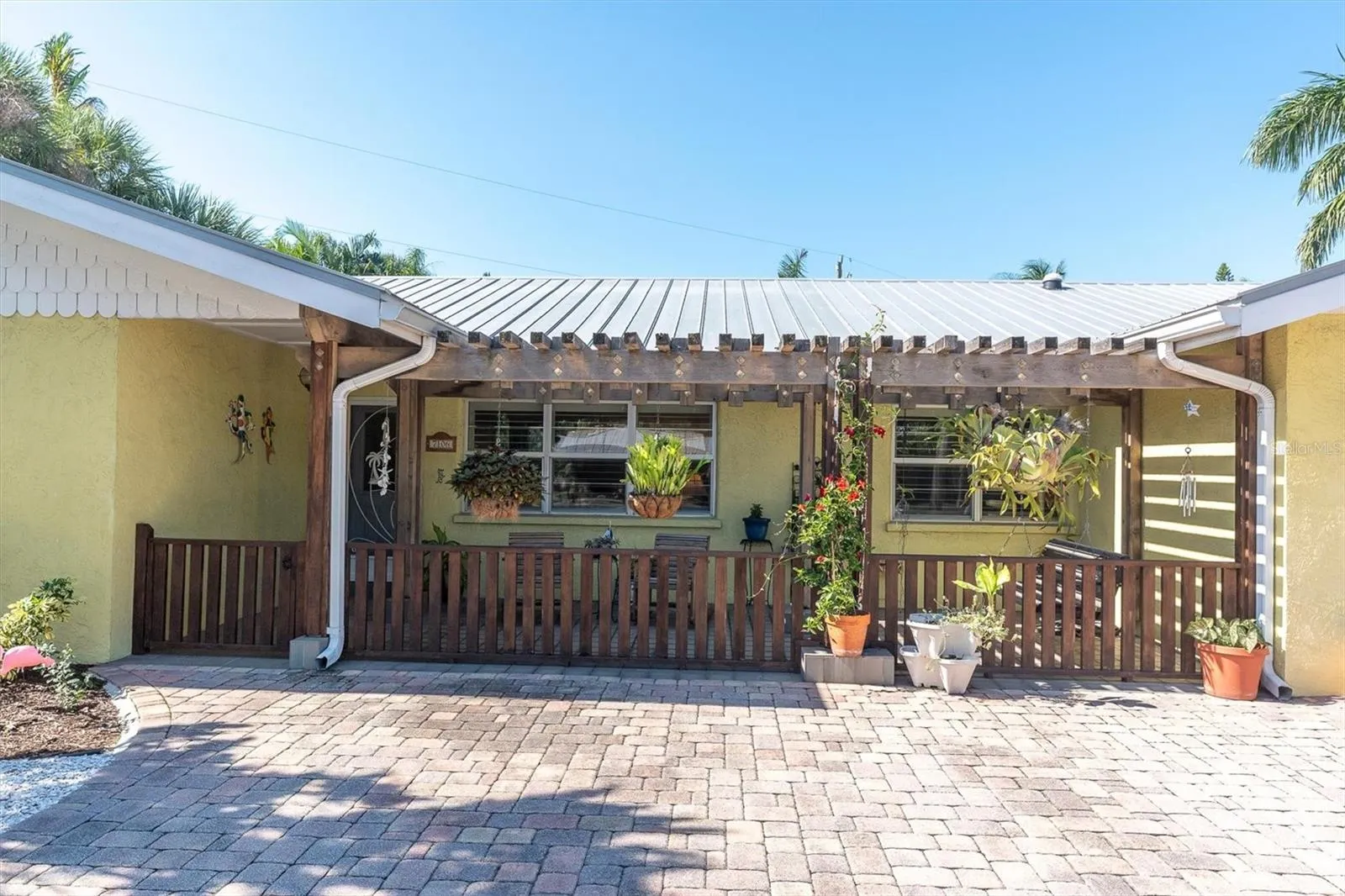 7106 PALM DR