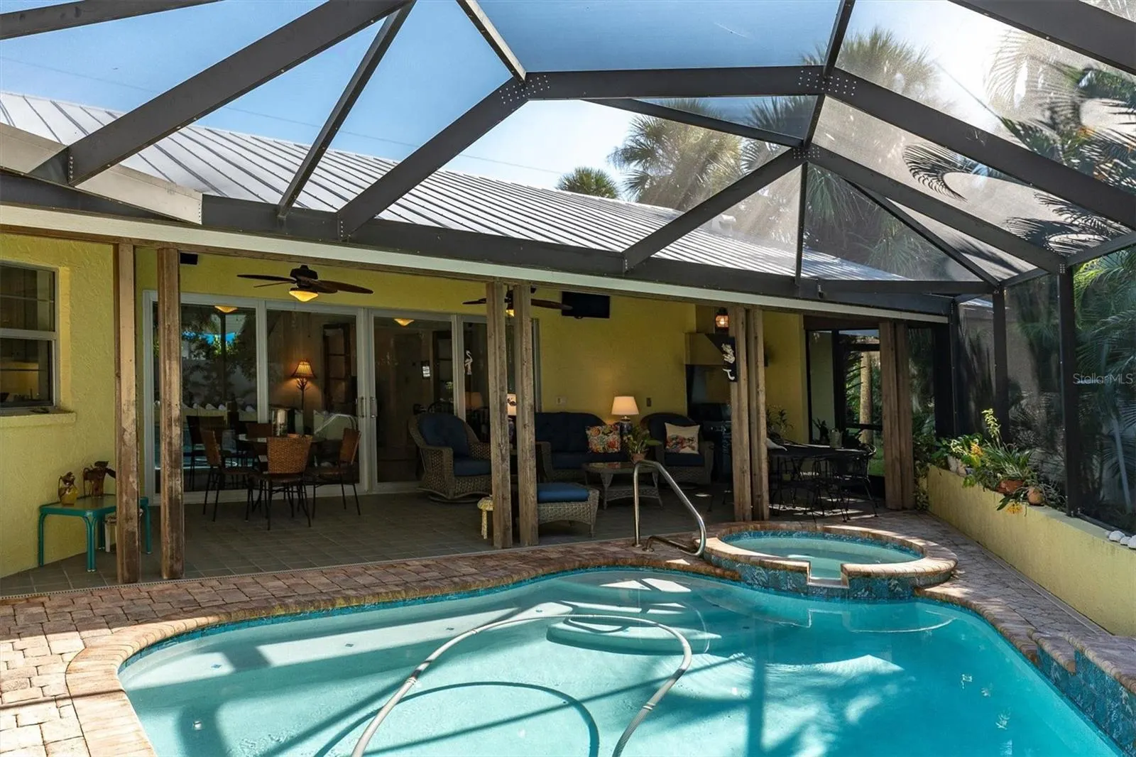 7106 PALM DR