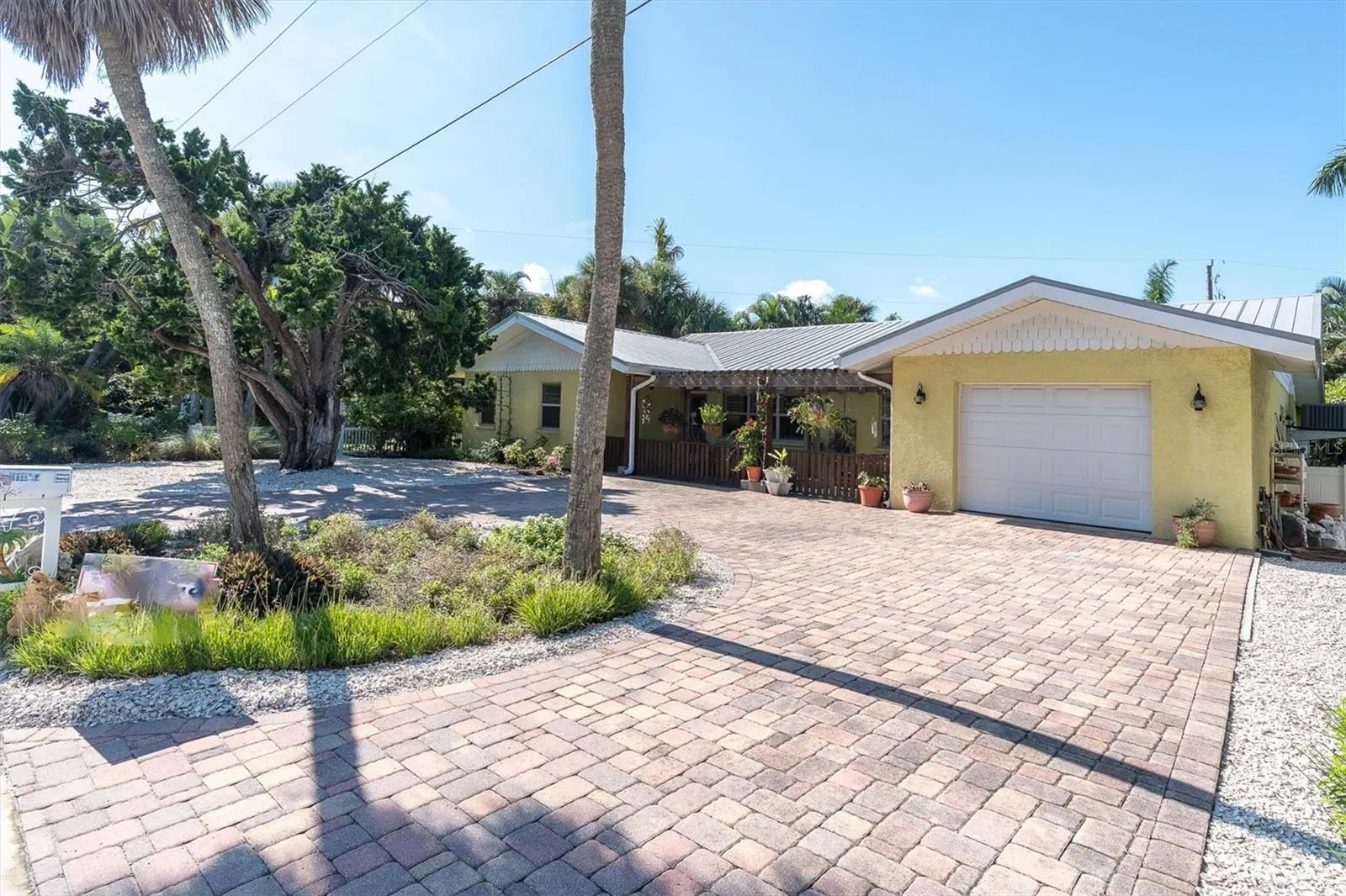 7106 PALM DR