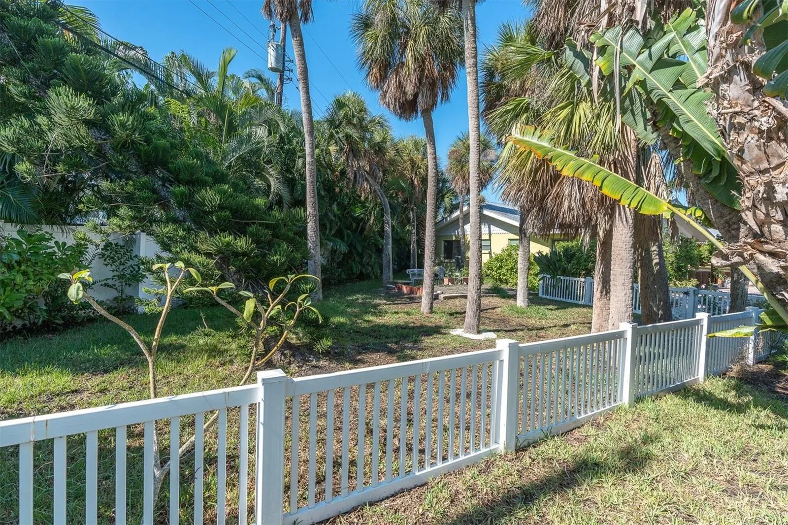 7106 PALM DR