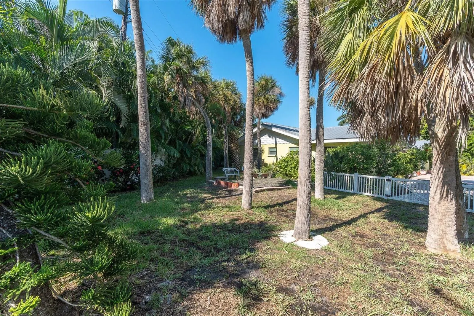 7106 PALM DR