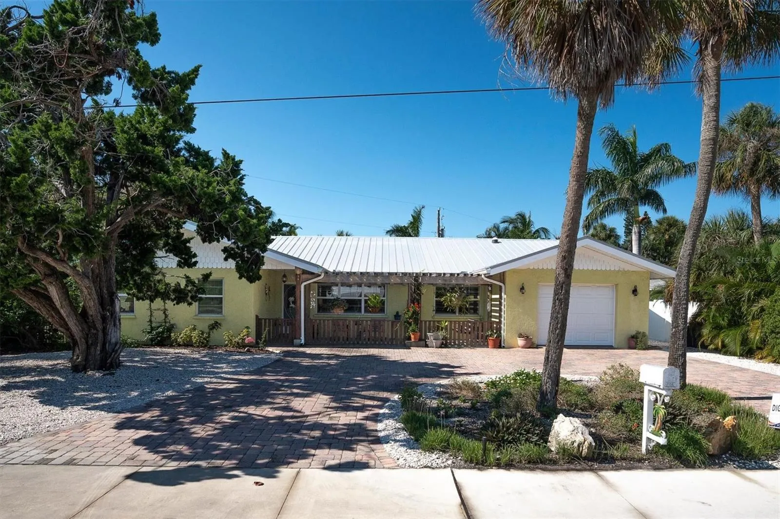 7106 PALM DR