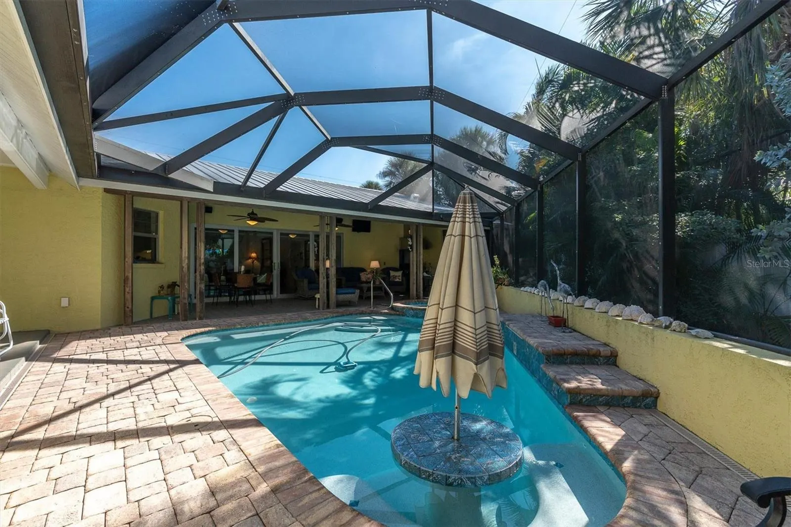 7106 PALM DR