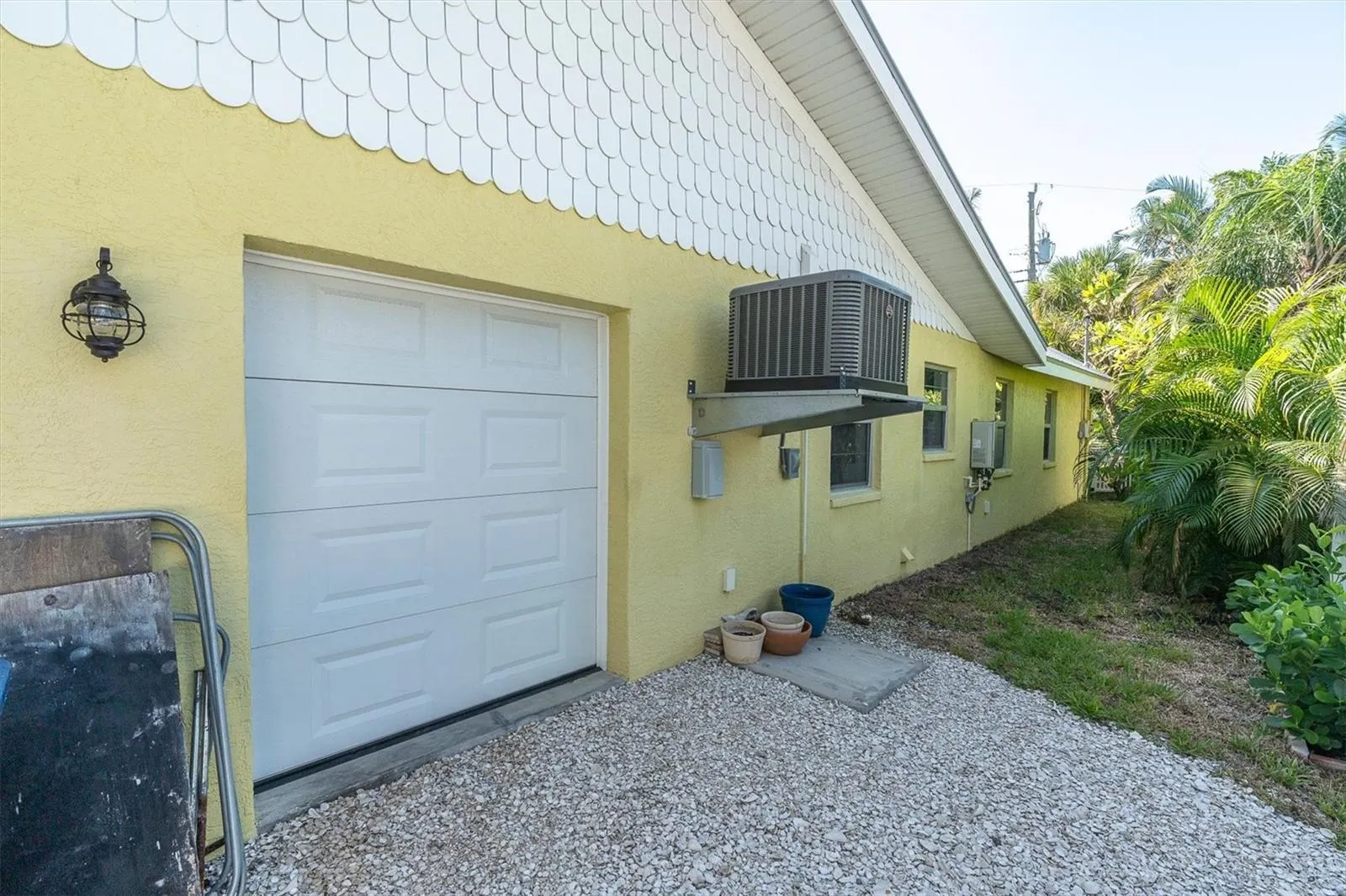 7106 PALM DR