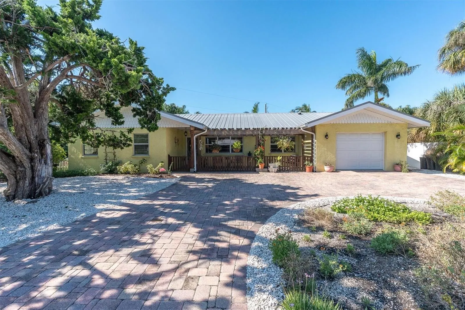 7106 PALM DR