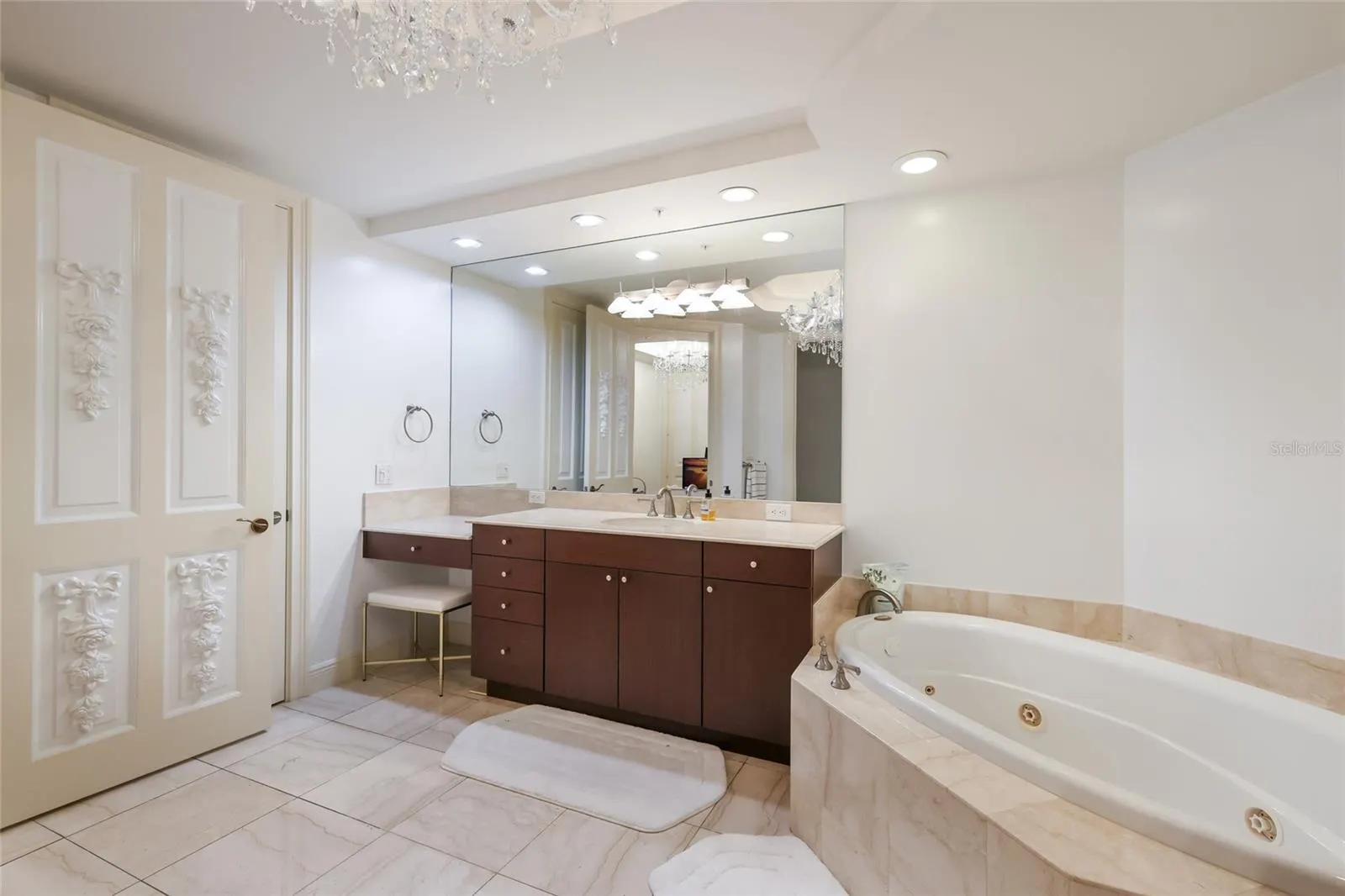 35 WATERGATE DR #804 #804