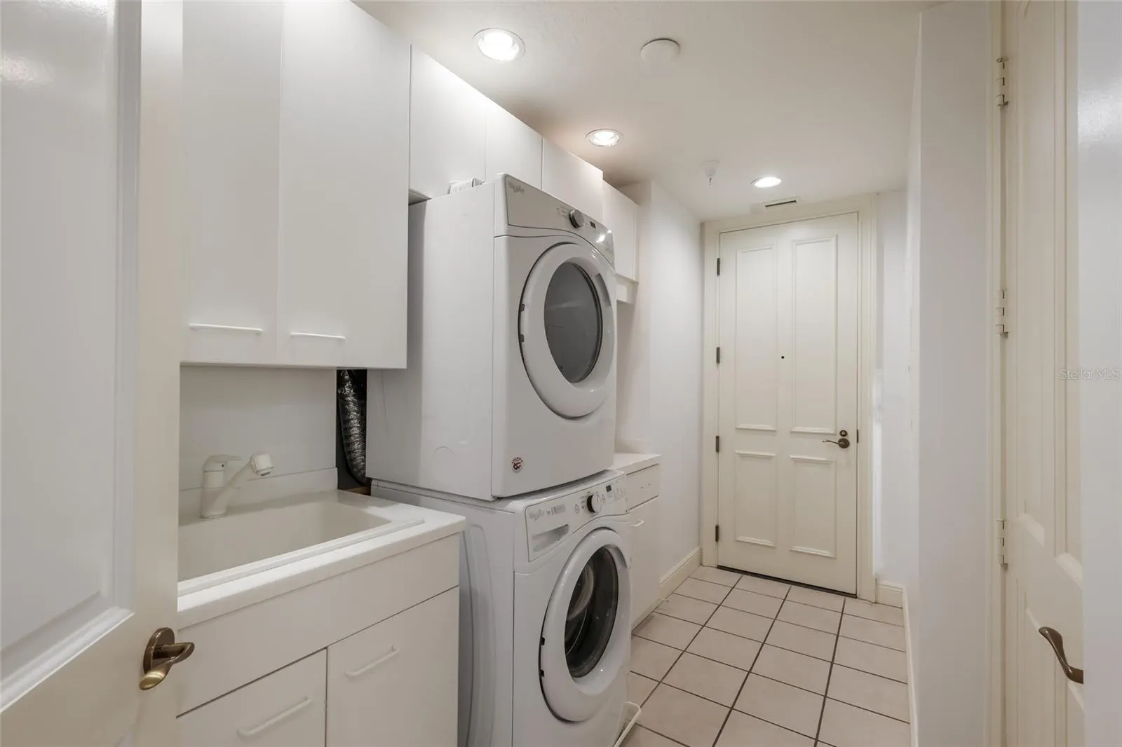 35 WATERGATE DR #804 #804