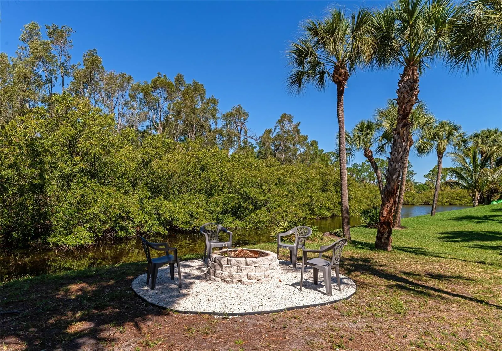 1101 KINGS WAY DR