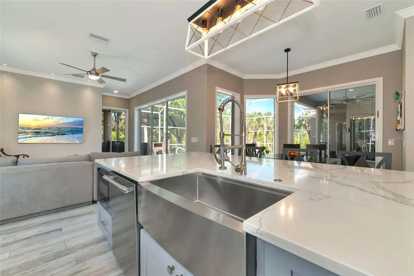 1101 KINGS WAY DR