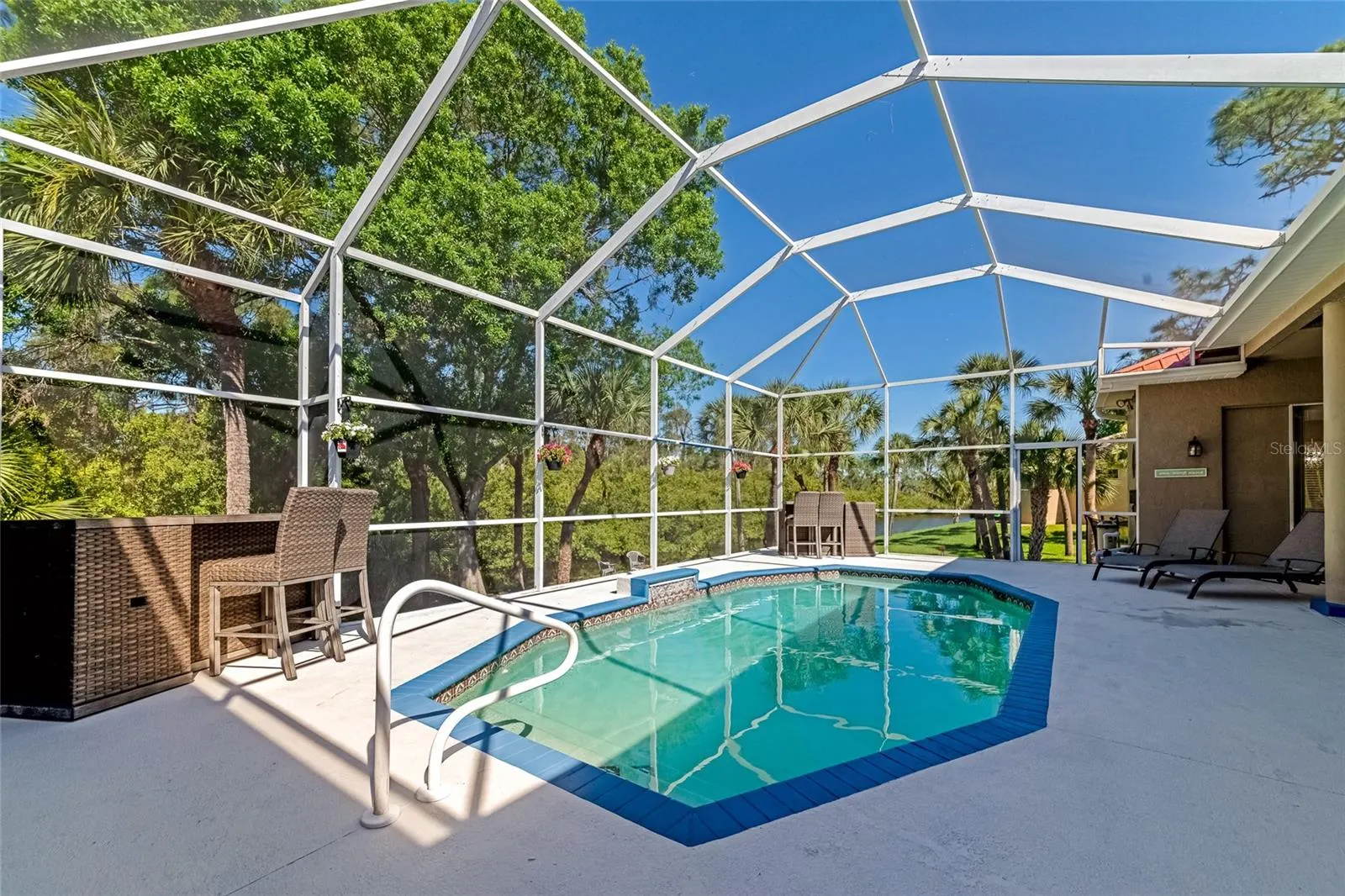 1101 KINGS WAY DR