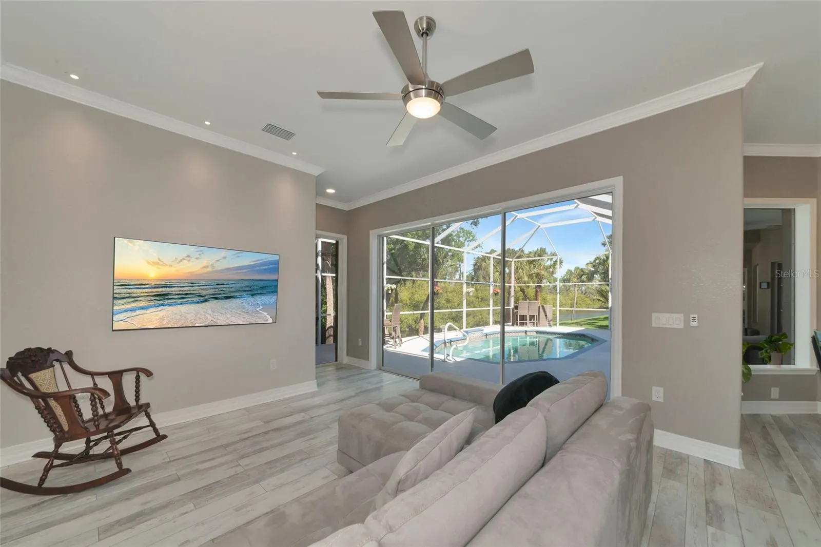 1101 KINGS WAY DR