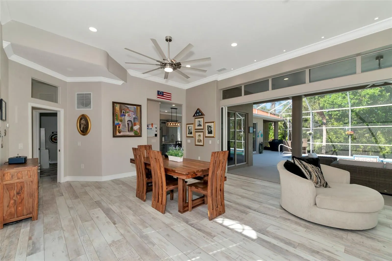 1101 KINGS WAY DR