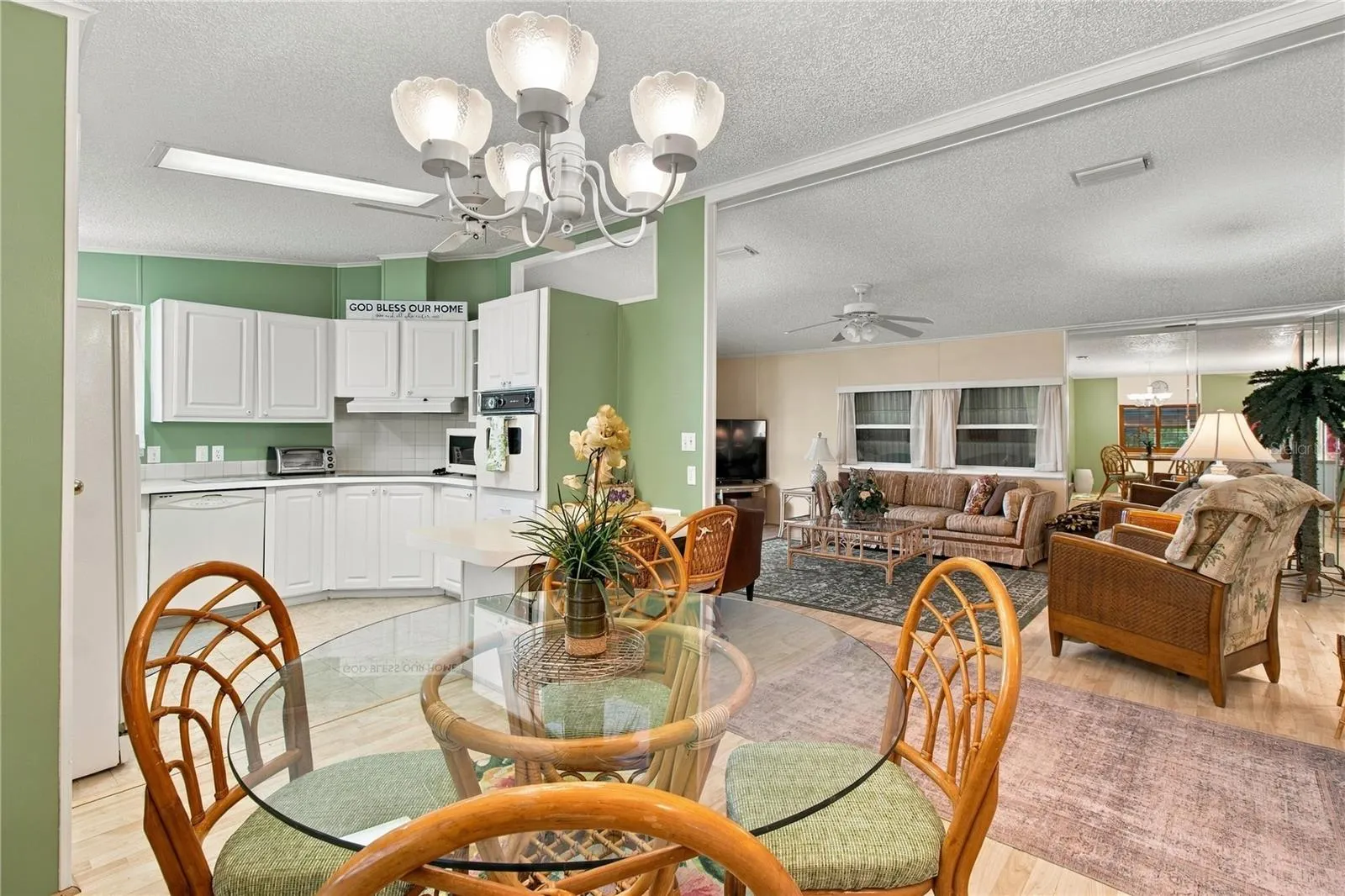 15 MEADOWLARK CIR