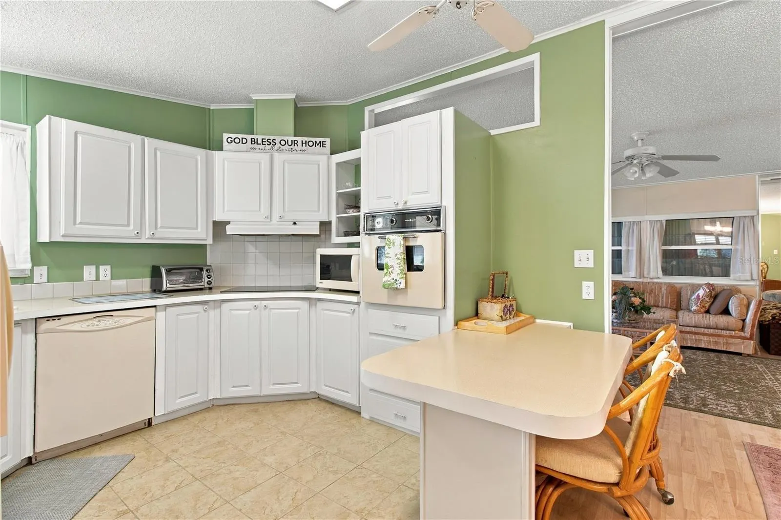 15 MEADOWLARK CIR